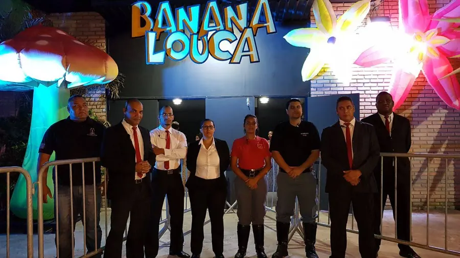 Equipe da MIB Service no controle de entrada de uma casa de festas
